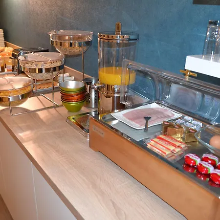 Brit Les Alizes Hotell 3*