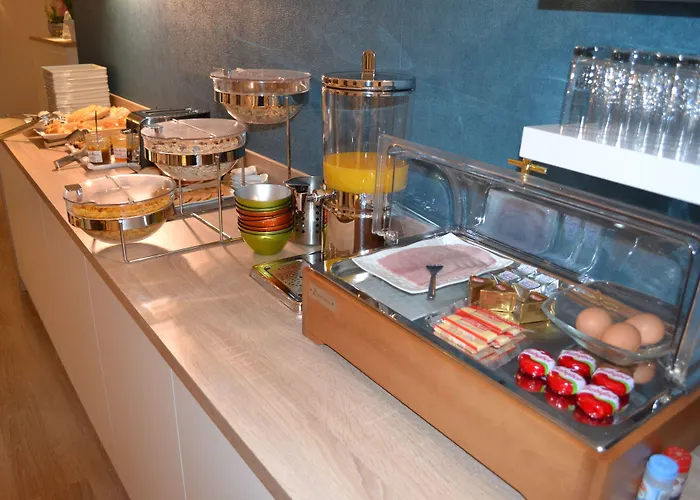 Brit Les Alizes Hotell 3*