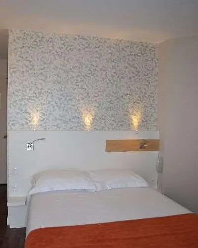 阿利泽布里特酒店 3* 波尔尼克