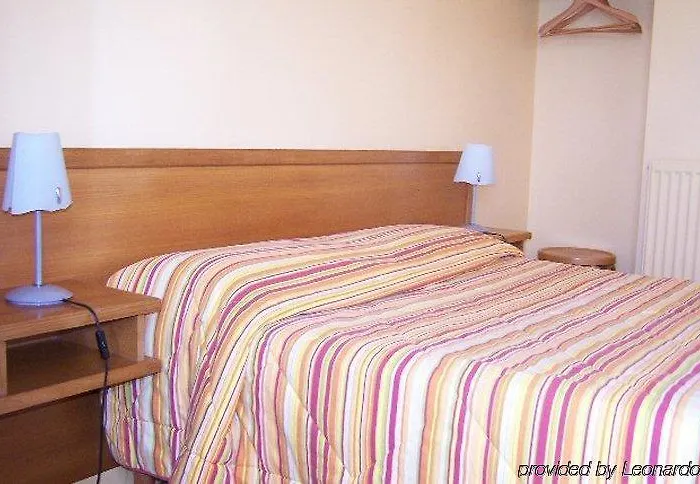 阿利泽布里特酒店 3* 波尔尼克