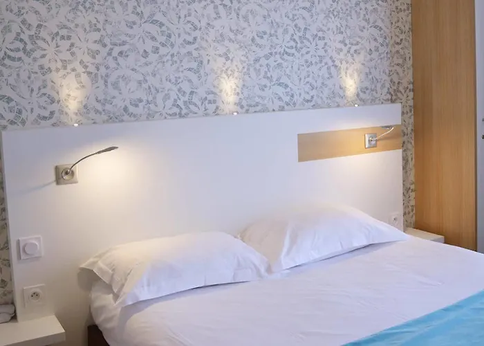 阿利泽布里特酒店 3* 波尔尼克